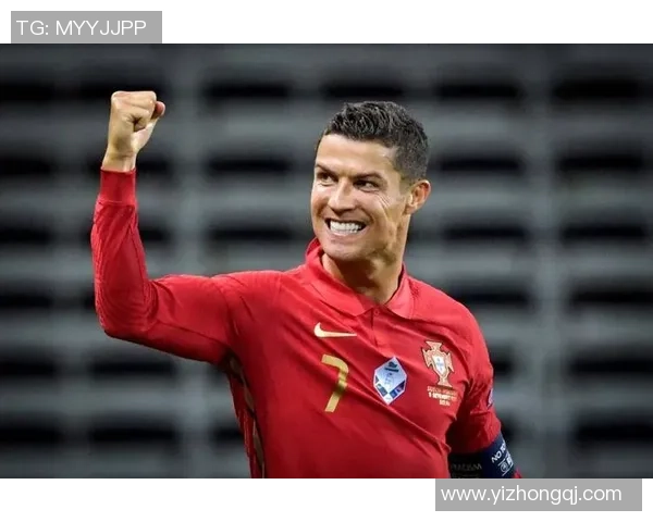 足球明星吐水瞬间高清图片大赏展现运动员独特魅力与个性风采